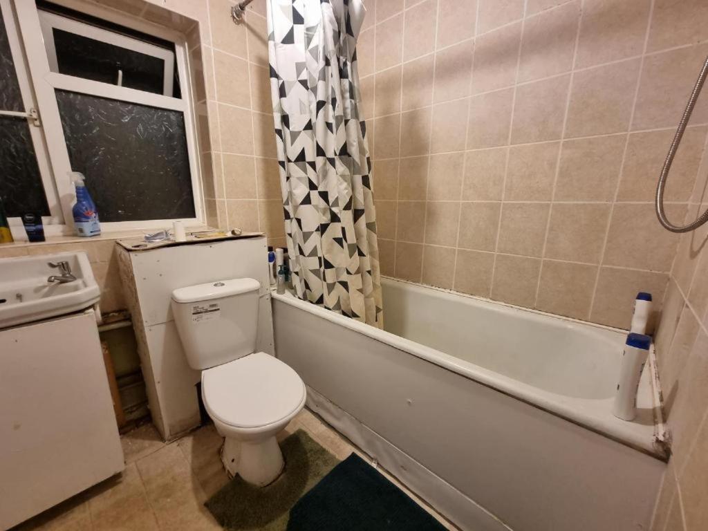 Stevenage Town Centre Hostel - Budget Single Room 외부 사진
